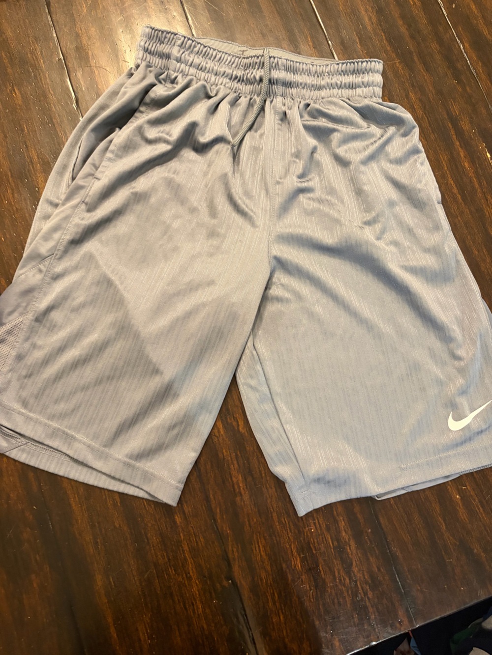 Nike Men's Light Gray Athletic Performance Shorts size medium